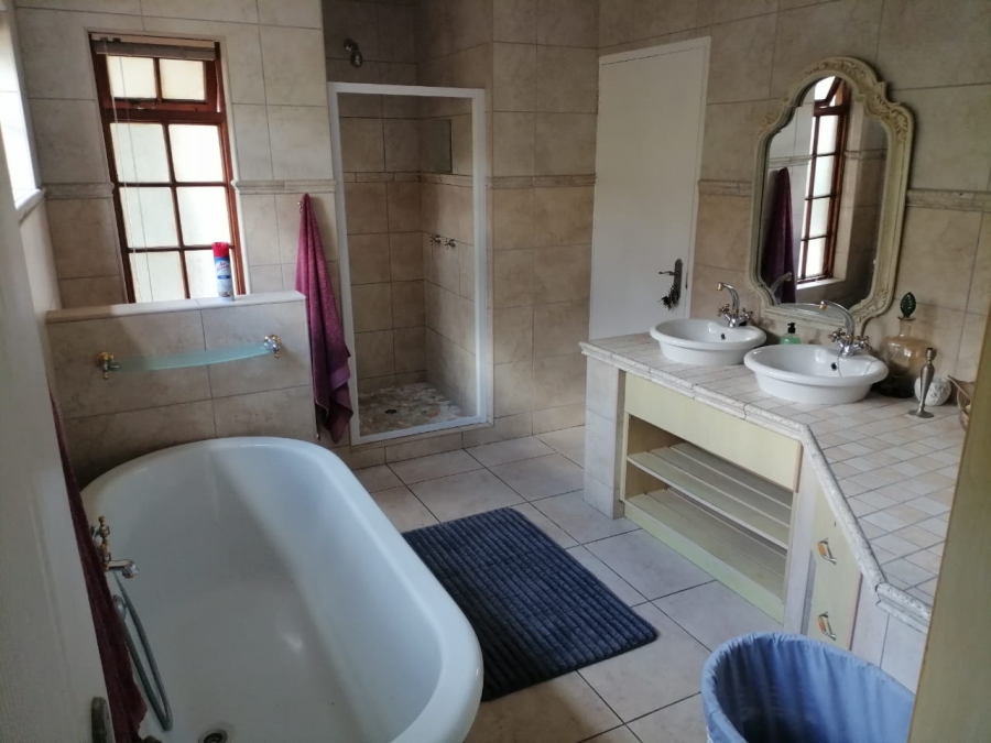 4 Bedroom Property for Sale in Rome Glen Western Cape